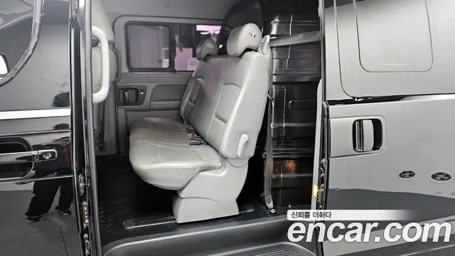 Hyundai Starex 2017 — фото 11