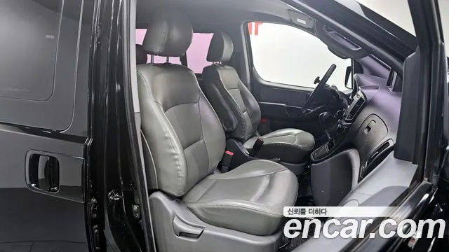 Hyundai Starex 2017 — фото 12