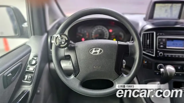 Hyundai Starex 2017 — фото 13