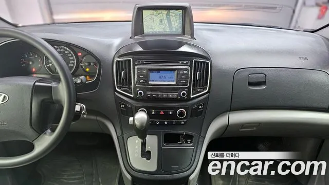 Hyundai Starex 2017 — фото 19