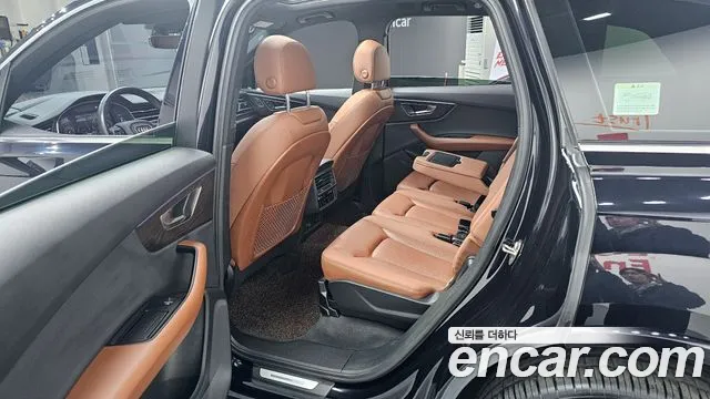 Audi Q7 2021 — фото 11