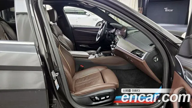 BMW 5-Series 2021 — фото 11