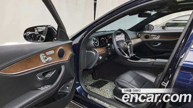 Mercedes-Benz E-Class 2021 — фото 11