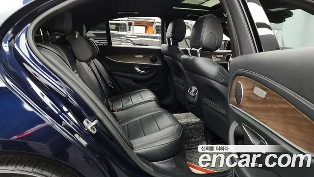 Mercedes-Benz E-Class 2021 — фото 12