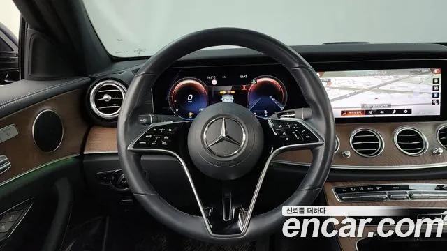 Mercedes-Benz E-Class 2021 — фото 13