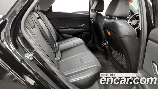 Hyundai AVANTE 2021 — фото 12