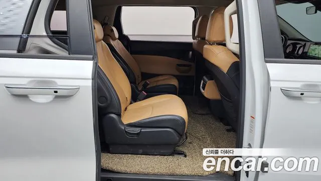 Kia Canival 2022 — фото 12