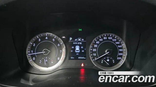 Hyundai Venue 2020 — фото 8