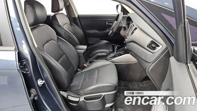 Kia Carens 2016 — фото 10