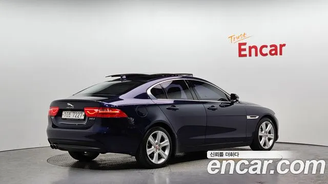 Jaguar XE 2017 — фото 2