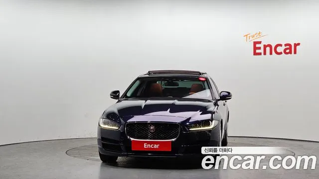 Jaguar XE 2017 — фото 3