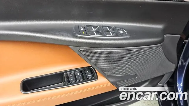Jaguar XE 2017 — фото 17