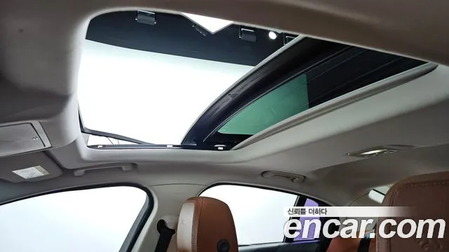 Jaguar XE 2017 — фото 19