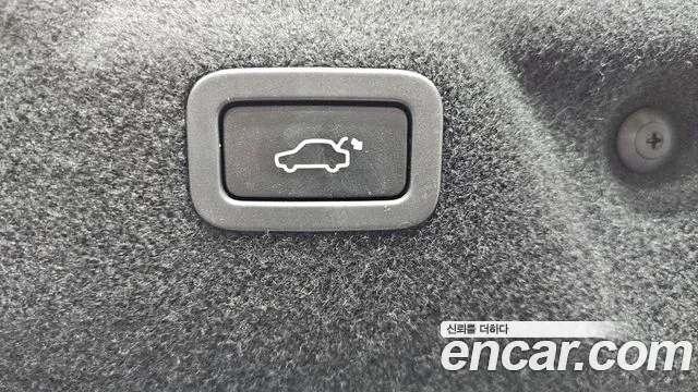 Jaguar XE 2017 — фото 20