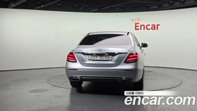 Mercedes-Benz E-Class 2017 — фото 4