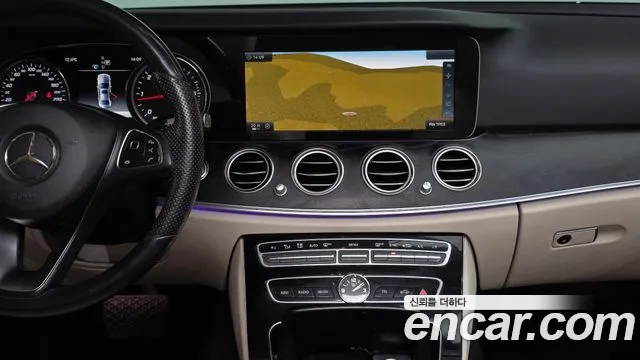 Mercedes-Benz E-Class 2017 — фото 14