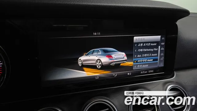 Mercedes-Benz E-Class 2017 — фото 16