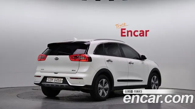 Kia Niro 2018 — фото 2