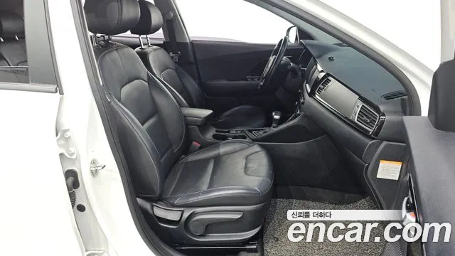Kia Niro 2018 — фото 11