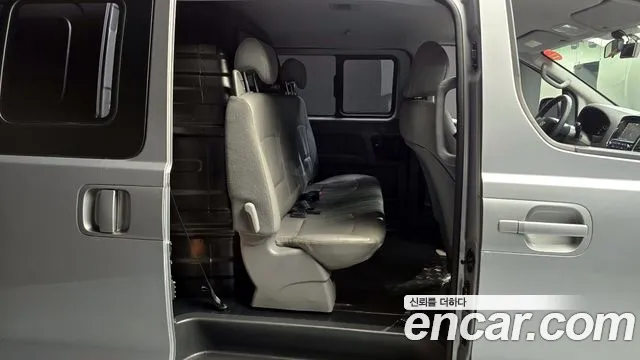 Hyundai Starex 2017 — фото 15
