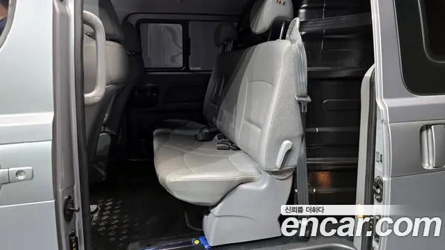Hyundai Starex 2017 — фото 16