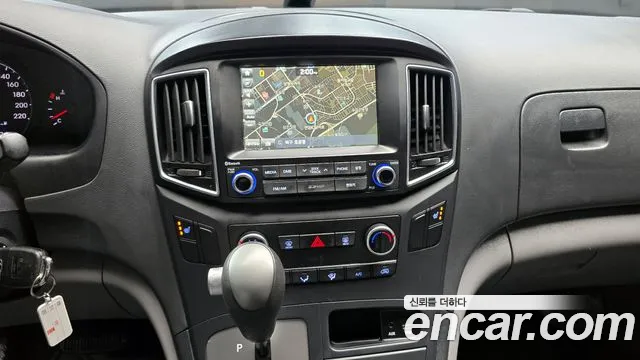 Hyundai Starex 2017 — фото 11