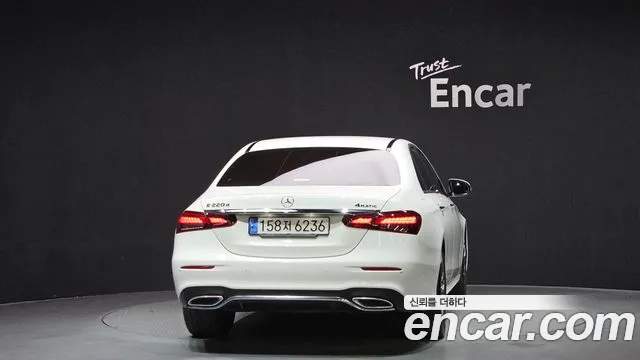 Mercedes-Benz E-Class 2023 — фото 4