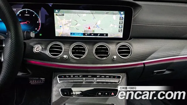 Mercedes-Benz E-Class 2023 — фото 12