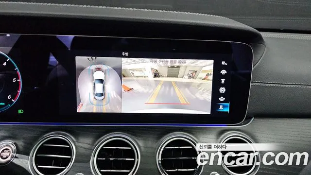 Mercedes-Benz E-Class 2023 — фото 13