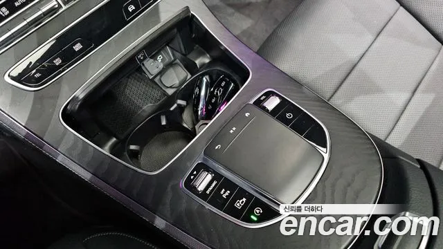 Mercedes-Benz E-Class 2023 — фото 16