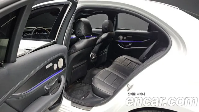 Mercedes-Benz E-Class 2023 — фото 19