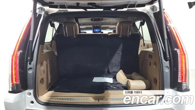 Cadillac Escalade 2019 — фото 19