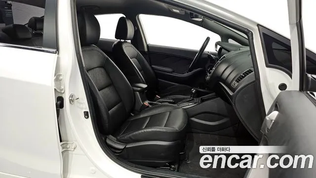 Kia K3 2015 — фото 10