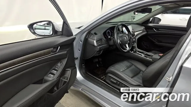 Honda Accord 2019 — фото 10