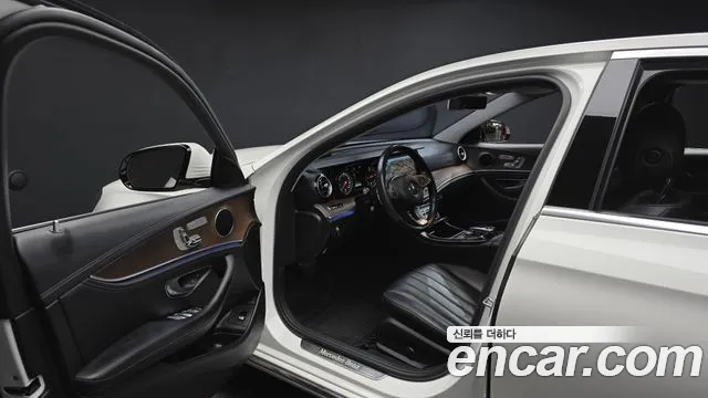 Mercedes-Benz E-Class 2018 — фото 10