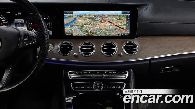 Mercedes-Benz E-Class 2018 — фото 14