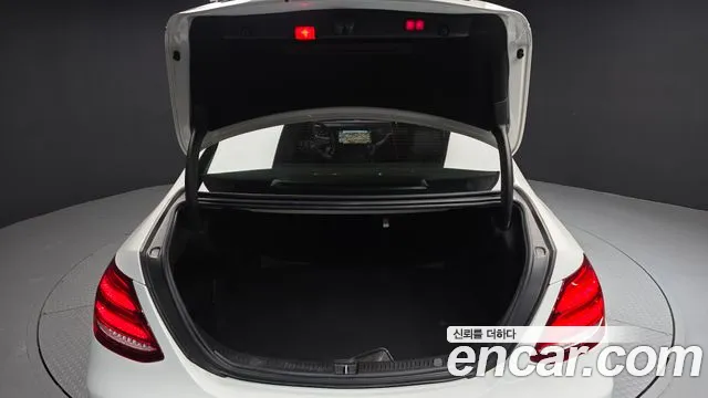 Mercedes-Benz E-Class 2018 — фото 20
