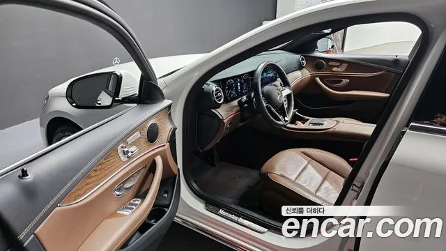 Mercedes-Benz E-Class 2022 — фото 10