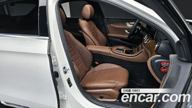 Mercedes-Benz E-Class 2022 — фото 12