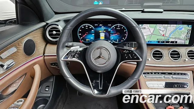 Mercedes-Benz E-Class 2022 — фото 13