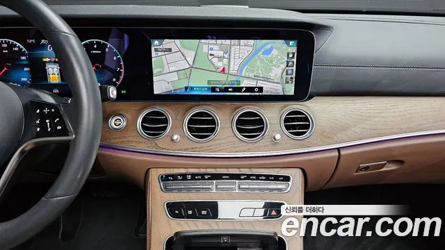 Mercedes-Benz E-Class 2022 — фото 19