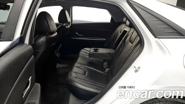 Hyundai AVANTE 2023 — фото 12