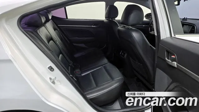 Hyundai AVANTE 2016 — фото 13