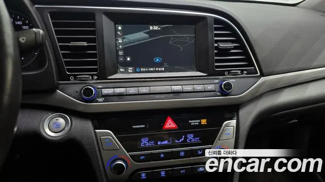 Hyundai AVANTE 2016 — фото 18