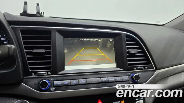 Hyundai AVANTE 2016 — фото 19