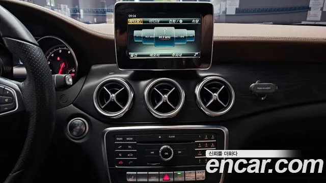 Mercedes-Benz GLA-Class 2018 — фото 15