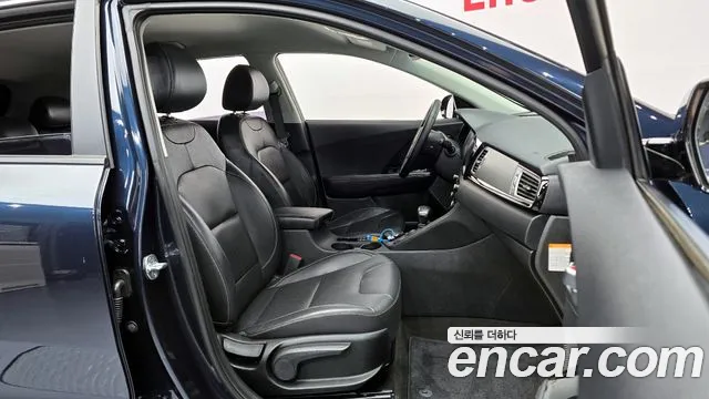 Kia Niro 2017 — фото 10