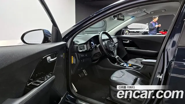 Kia Niro 2017 — фото 11
