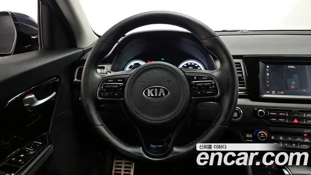 Kia Niro 2017 — фото 13