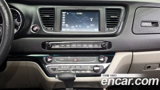 Kia Canival 2017 — фото 14